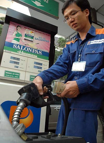 Phản ứng gay gắt về Quỹ bình ổn giá xăng ảnh 2